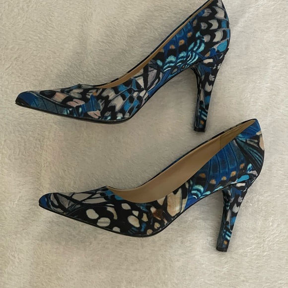 Nine West Butterfly Wing Print Heels Size 6M - Picture 2 of 7
